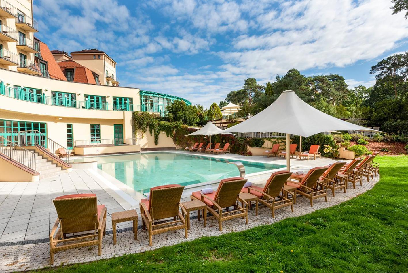 Precise Resort Bad Saarow Exterior photo The outdoor pool at the Hotel de la Plage